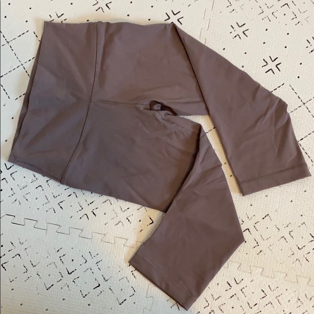 Lululemon crop leggings.